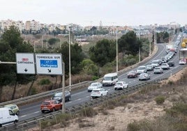 Retenciones en la N-332 a su paso por Torrevieja, en una imagen de archivo.