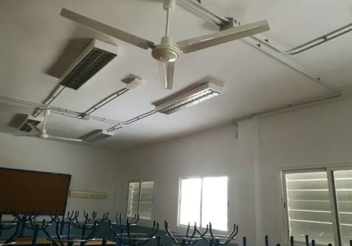 Ceiling fans in a classroom.