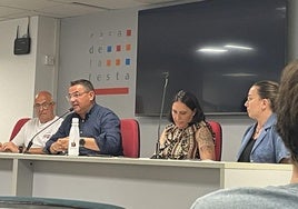 Equipo de la Federació durante la reunión con las barracas.