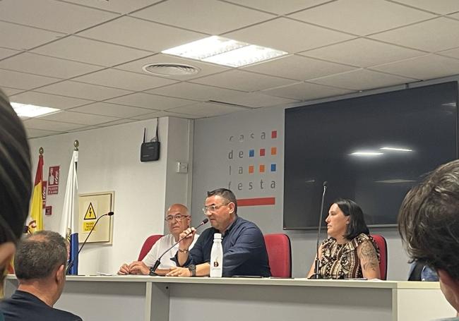Equipo de la Federació durante la reunión con las barracas.