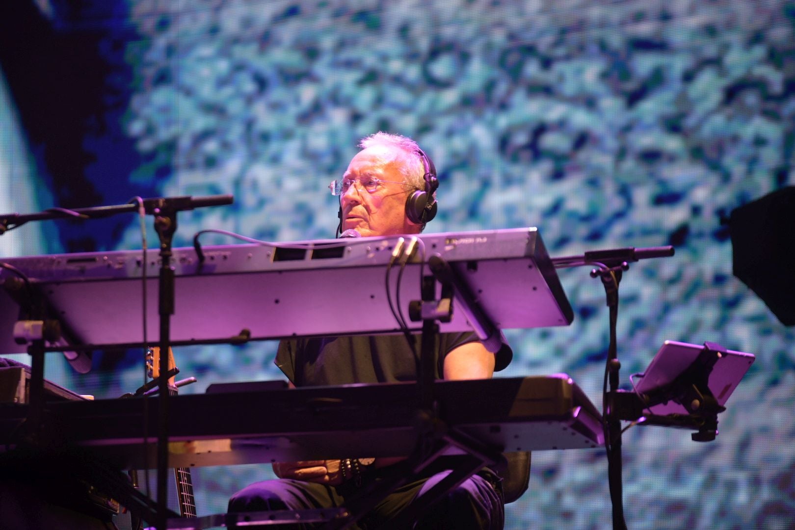 Joaquín Sabina emociona en su primer concierto de despedida en Alicante