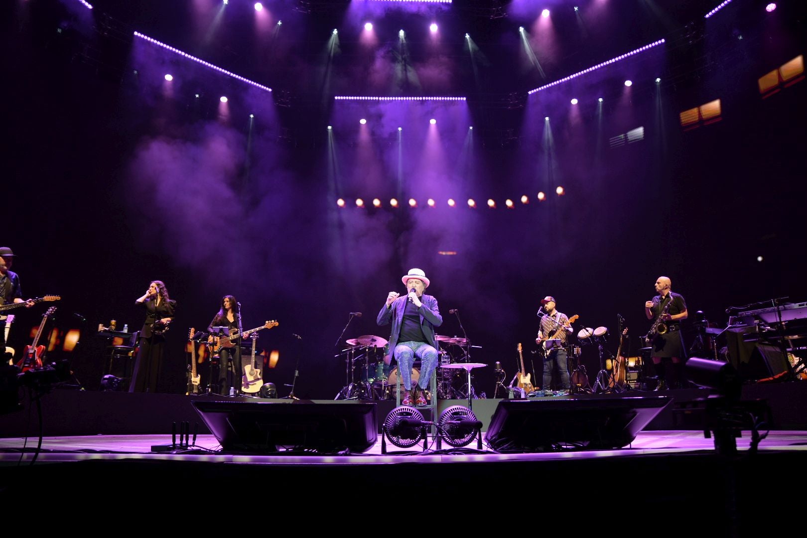 Joaquín Sabina emociona en su primer concierto de despedida en Alicante