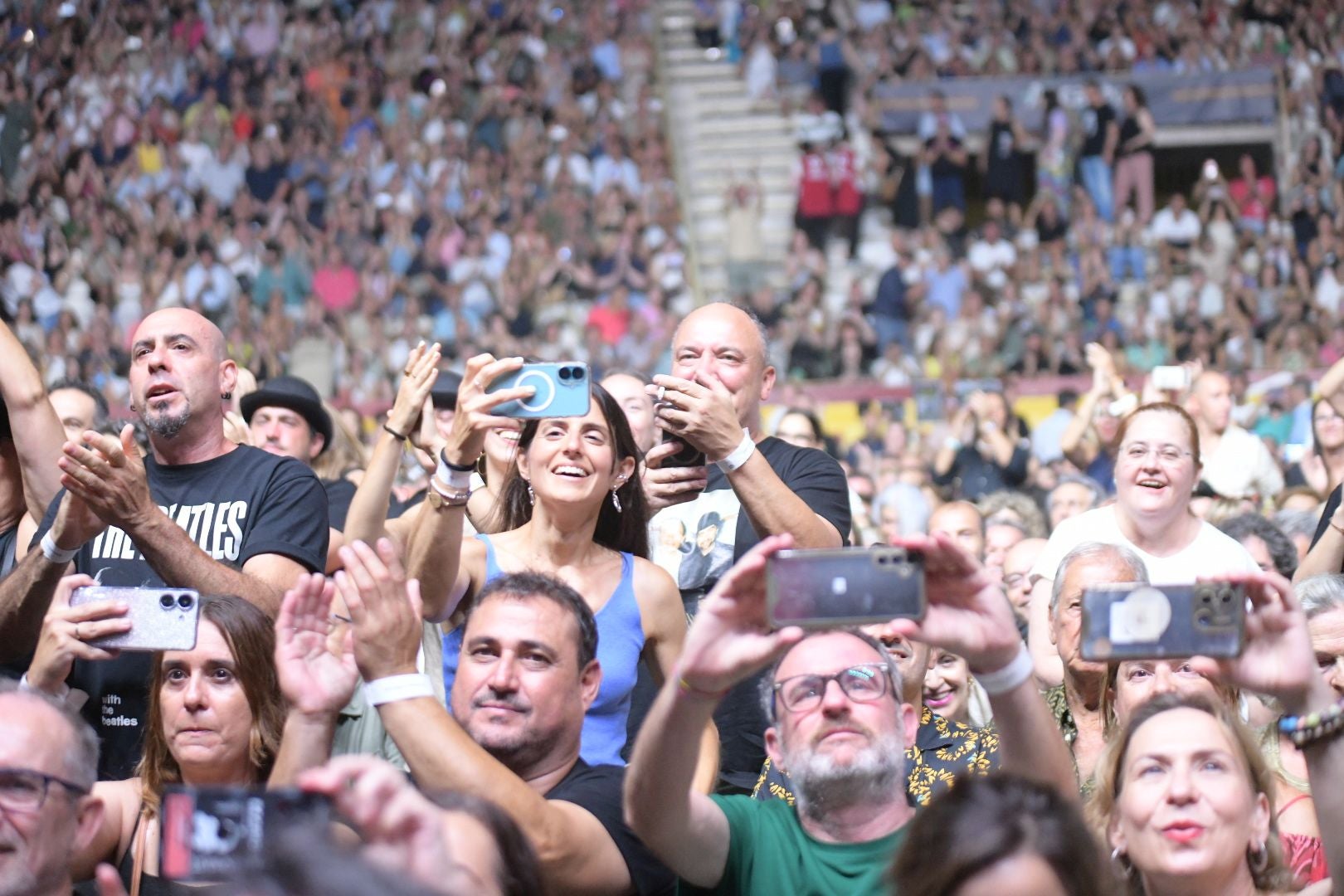 Joaquín Sabina emociona en su primer concierto de despedida en Alicante