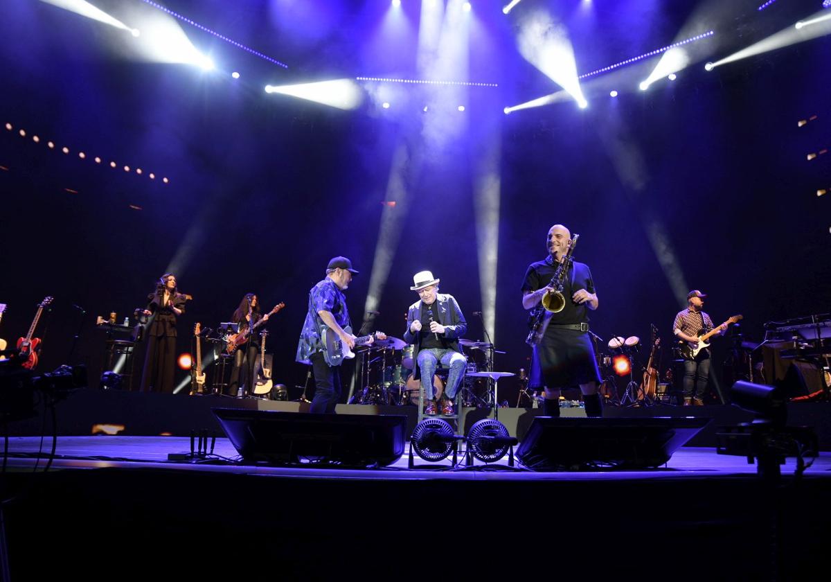 Joaquín Sabina emociona en su primer concierto de despedida en Alicante