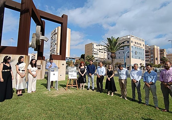 La corporación en la lectura del manifiesto.