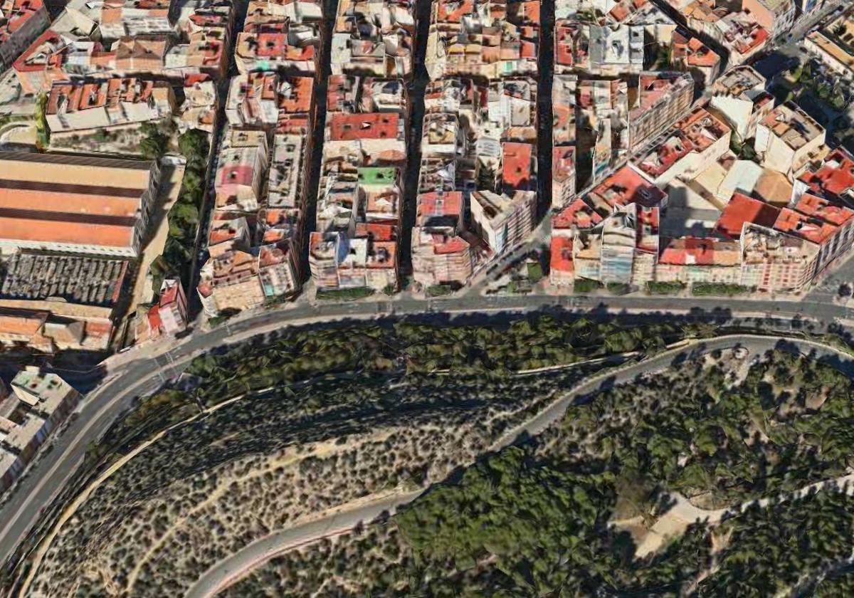 Vázquez de Mella Street, on the castle ring road in Alicante.