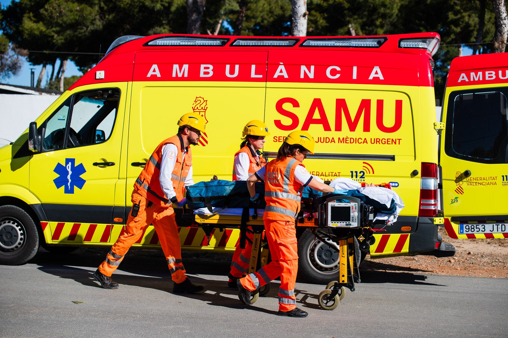 Unidad del SAMU atiendiendo a un herido.