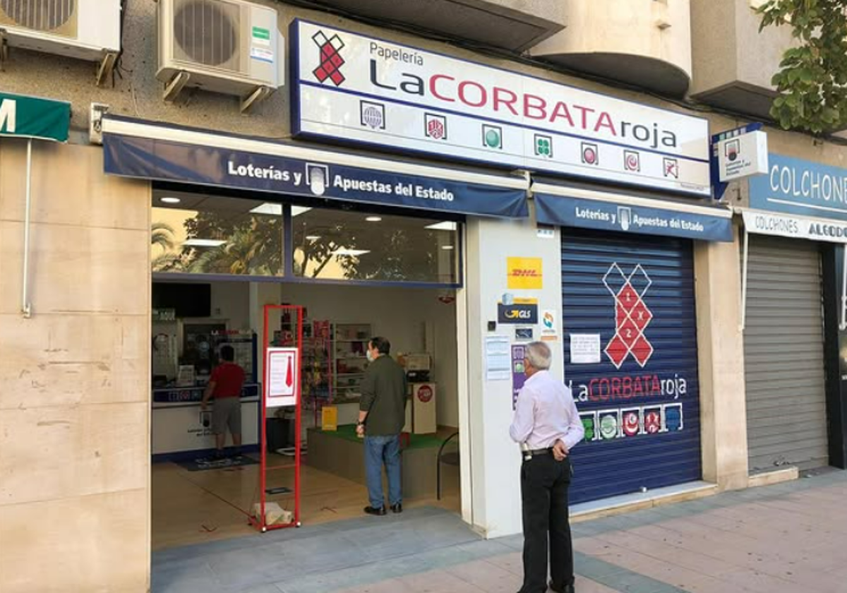 Lottery sales point La Corbata Roja.