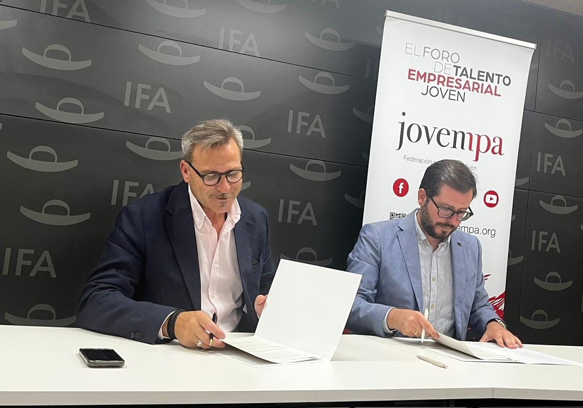Signing of the agreement between Fira Alacant and Jovempa.