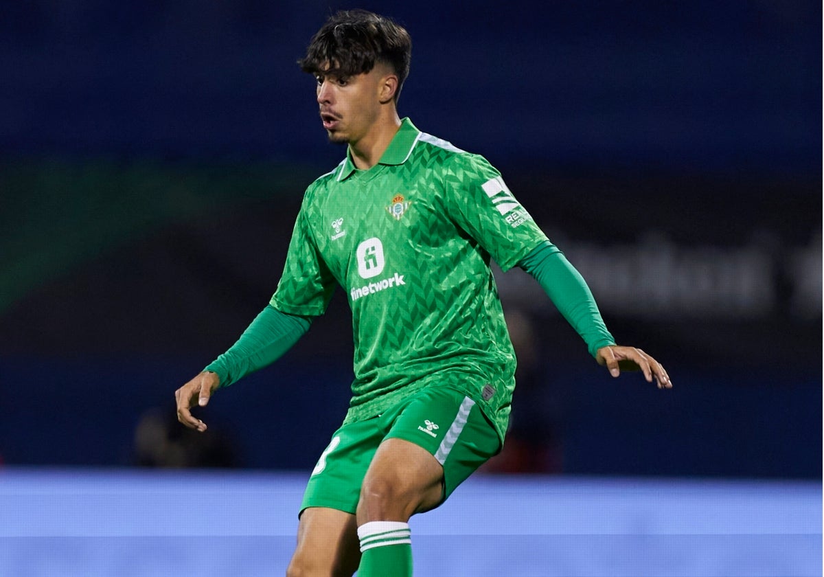 Pleguezuelo, durante un partido con el Betis B.
