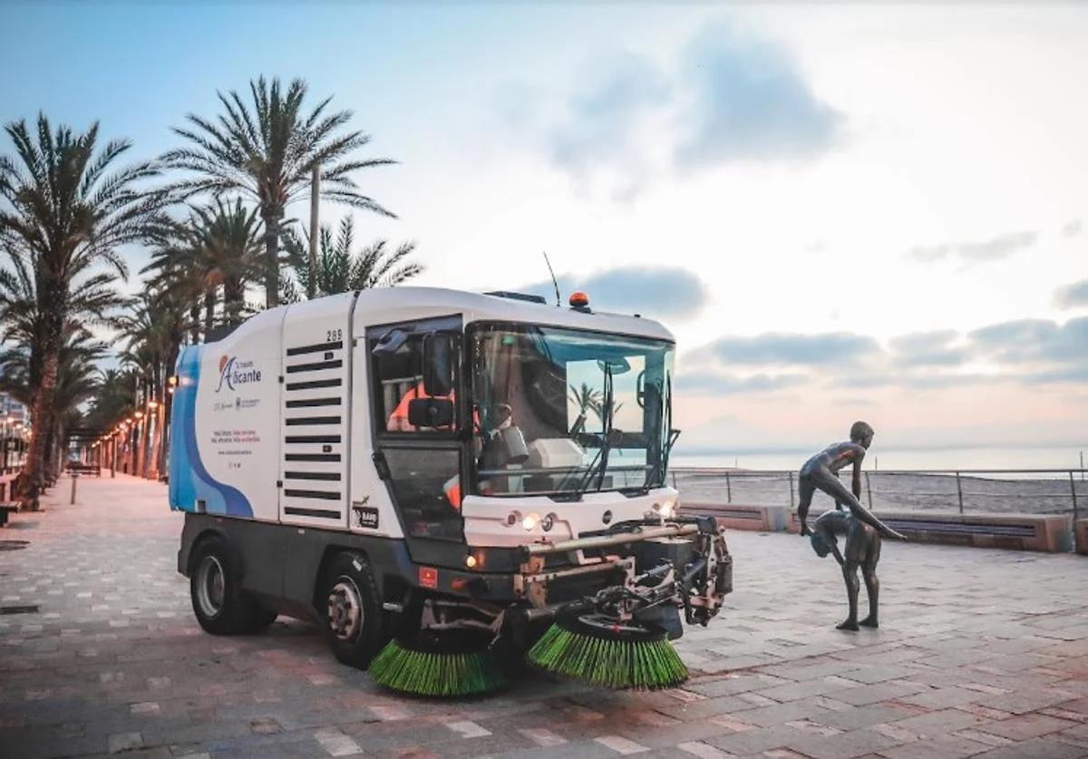 Cleaning machinery on the Alicante promenade