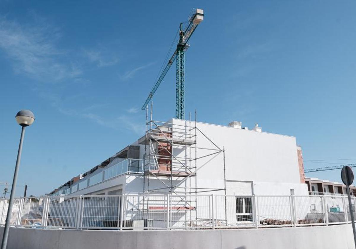 Block of apartments under construction in the L'Alacantí region.