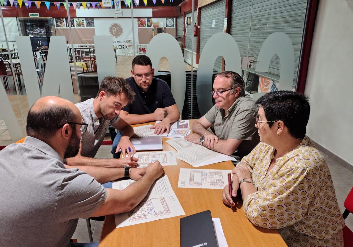 Reunión con los arquitectos municipales y responsables del estudio redactor del proyecto.