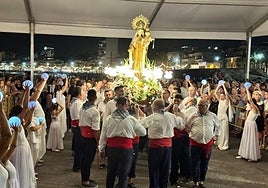 La Virgen del Carmen, en el puerto pesquero de El Campello.