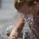 Imagen principal - El tiempo en Alicante: Aemet avisa de un pico de calor en Alicante con más de 40 grados en el interior