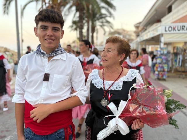El Campello responde a la ofrenda floral a la Virgen del Carmen
