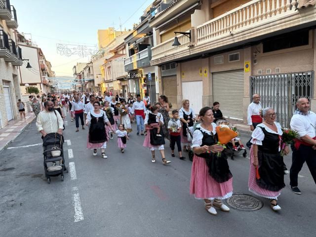 El Campello responde a la ofrenda floral a la Virgen del Carmen