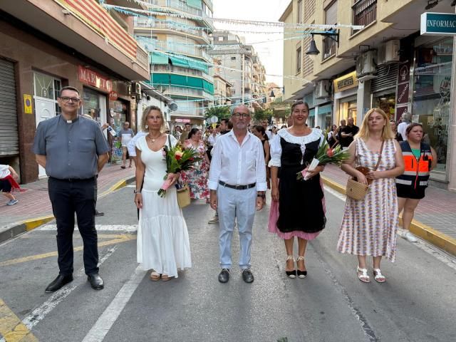 El Campello responde a la ofrenda floral a la Virgen del Carmen