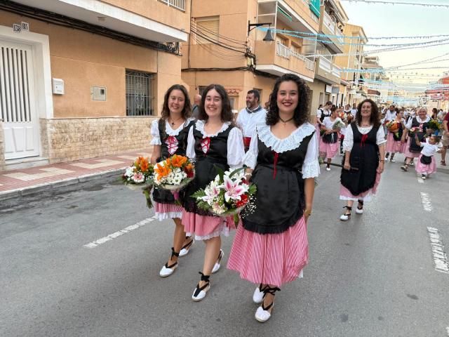 El Campello responde a la ofrenda floral a la Virgen del Carmen