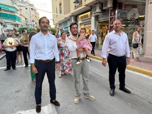 El Campello responde a la ofrenda floral a la Virgen del Carmen