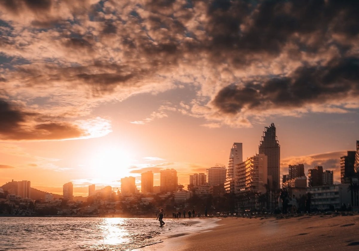 Image of a sunset viewed from Poniente Beach in Benidorm