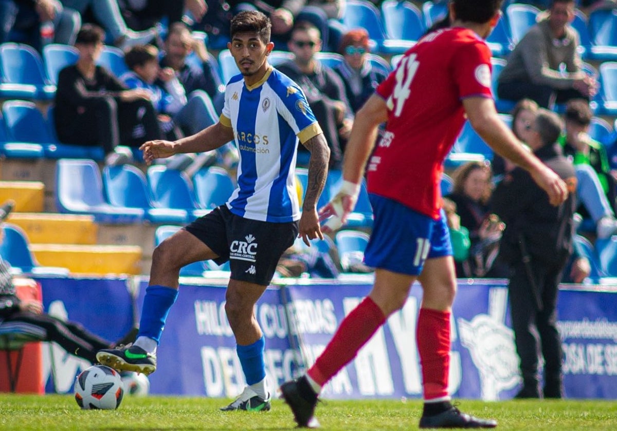 César Moreno, durante un partido con el Hércules en el Rico Pérez.