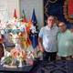 Imagen principal - Así son las hogueras oficiales de Alicante 2026: Pedro Espadero y Sergio Gómez continúan en la plaza del Ayuntamiento