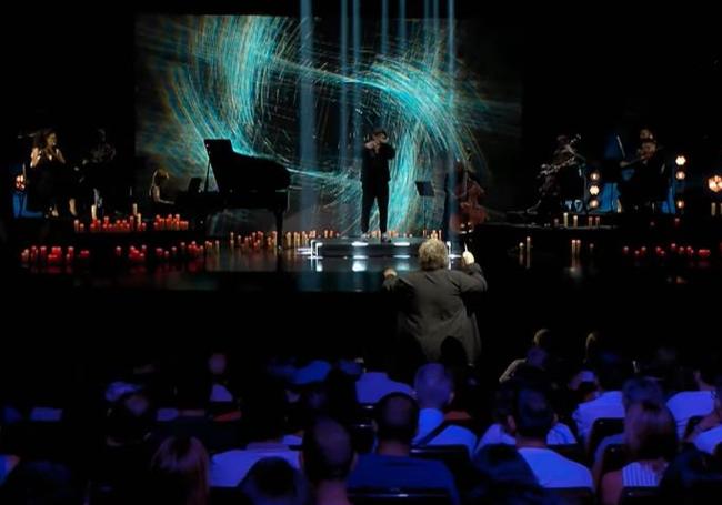 Nach and Virtuós Mediterrani perform on Buenafuente's show.