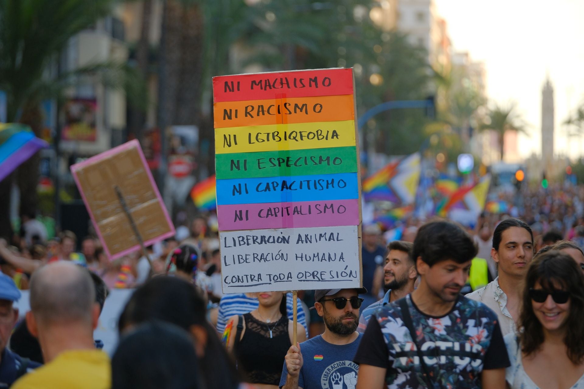 Alicante celebra el Orgullo entre fiesta y reivindicación