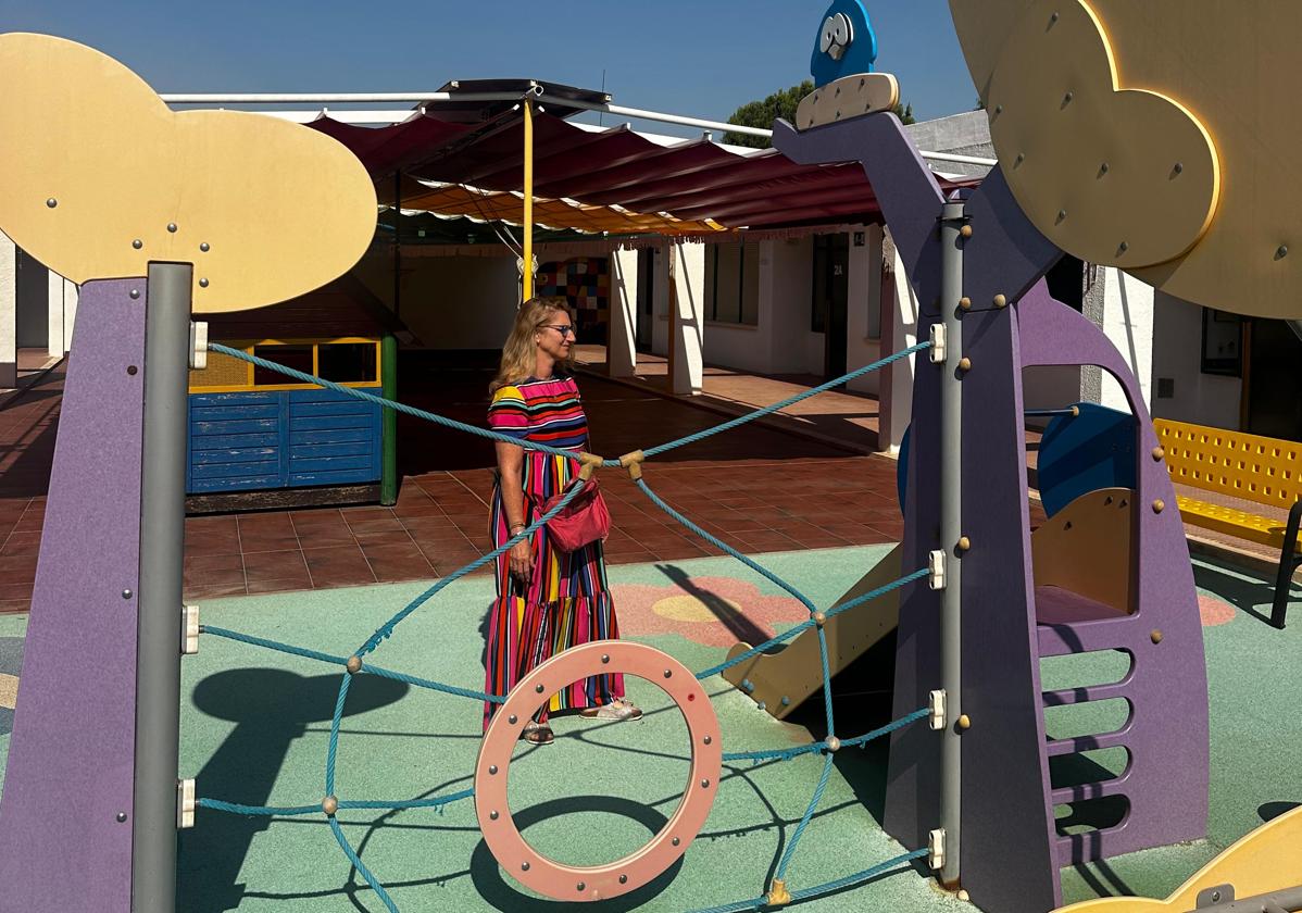 Visita de la concejala de Educación, Mari Carmen de España, este juevesa la escuela infantil Els Xiquets.