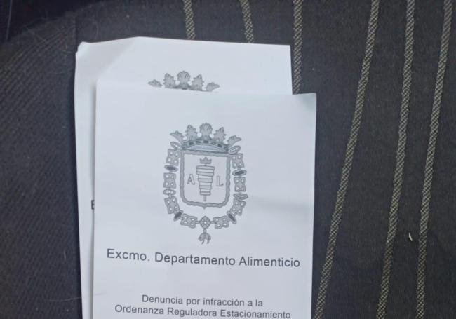 This is how the 'fake fines' distributed in Alicante look.