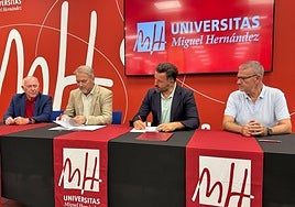 Momento de la firma del convenio de colaboración entre el Ayuntamiento de Elche y la propia UMH