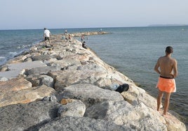 Espigón de la playa del Postiguet de Alicante.