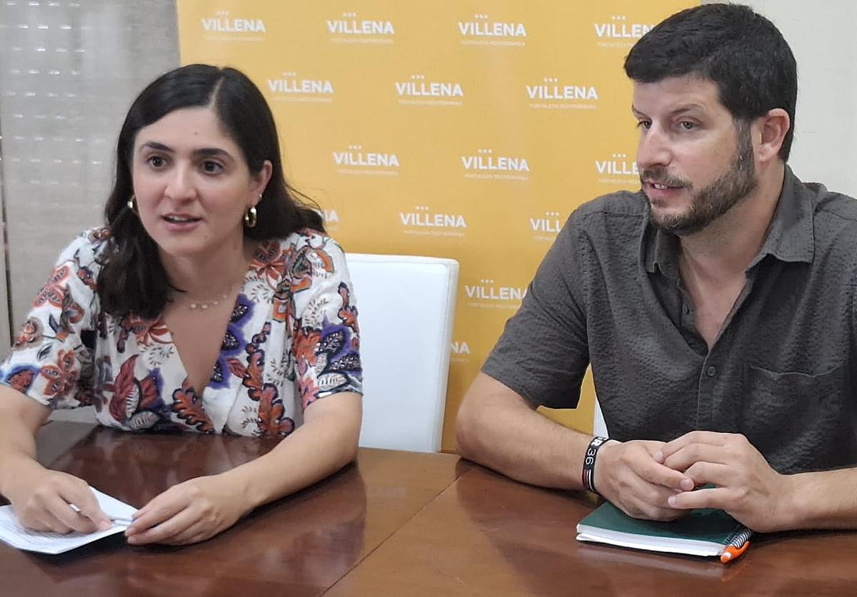La edil de Sanidad de Villena, Alba Laserna, junto al diputado autonómico Carles Esteve.