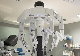 Así es el robot Da Vinci.