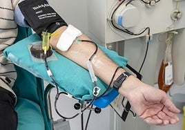 Donante en el Centro de Transfusiones de la Comunitat Valenciana en Alicante.