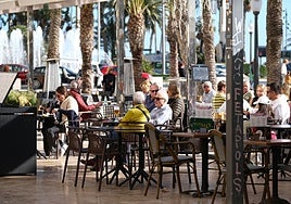 La hostelería es uno de los sectores que más tira del empleo en Alicante.