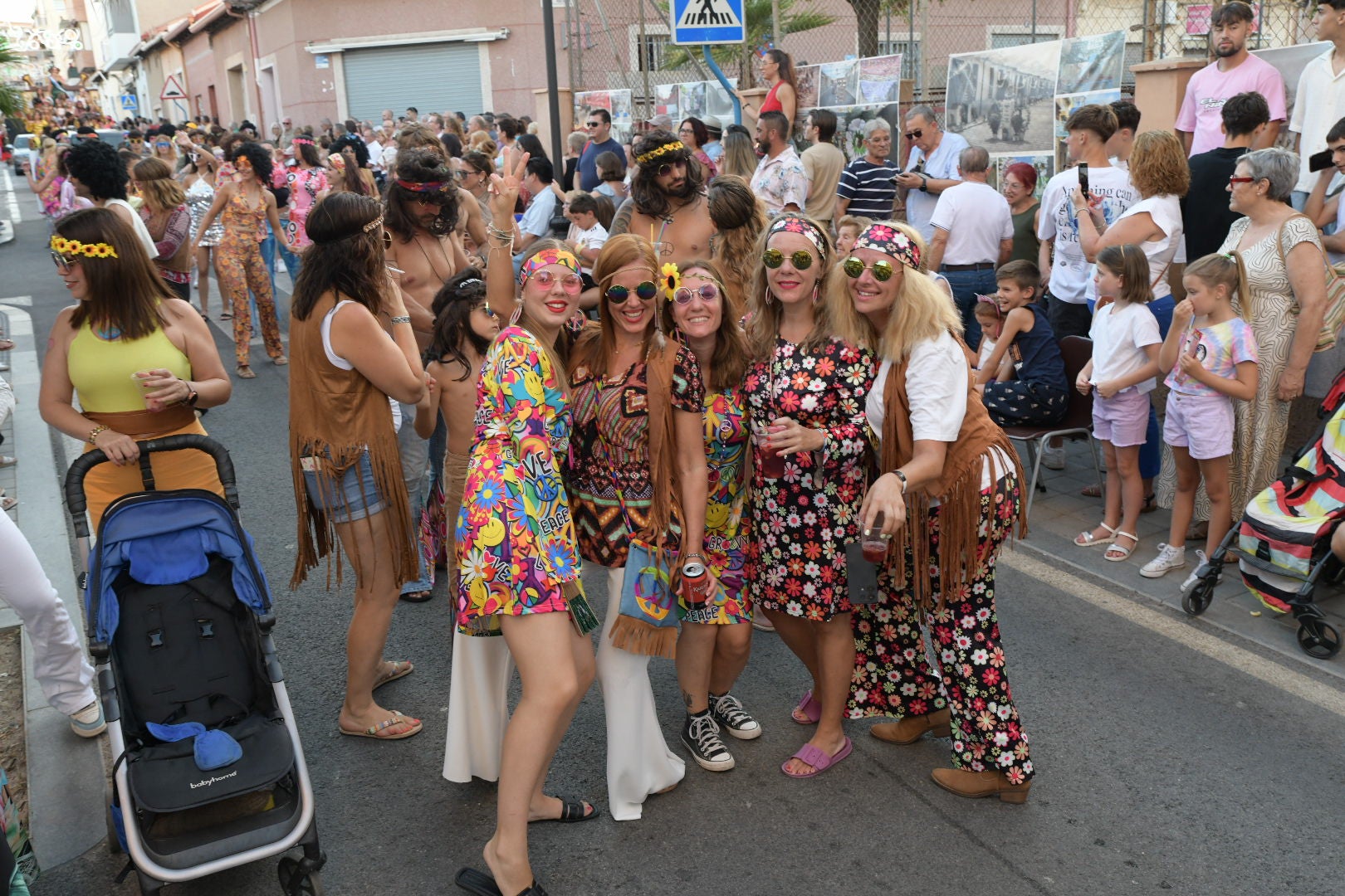 La fiesta sigue en San Gabriel: desfiles centenarios por el barrio