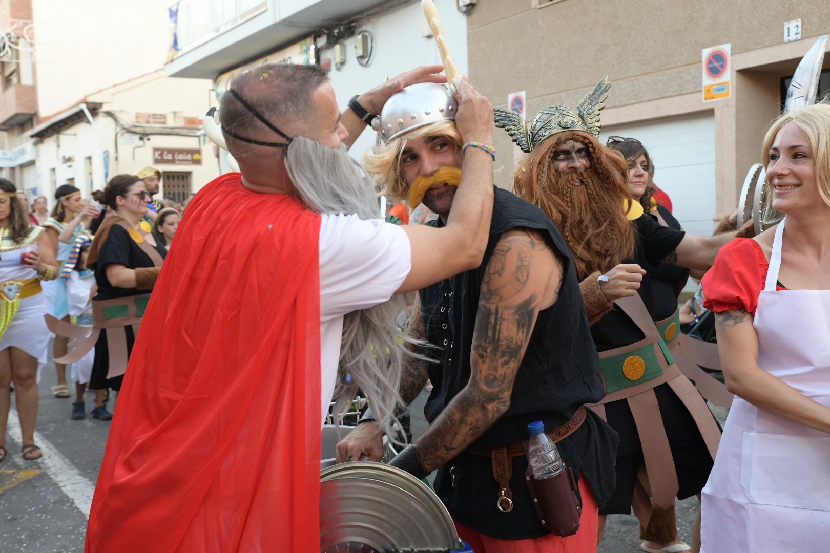 La fiesta sigue en San Gabriel: desfiles centenarios por el barrio