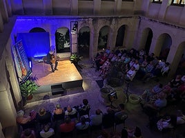 Álvaro Pierri durante su actuación este sábado en Elche.