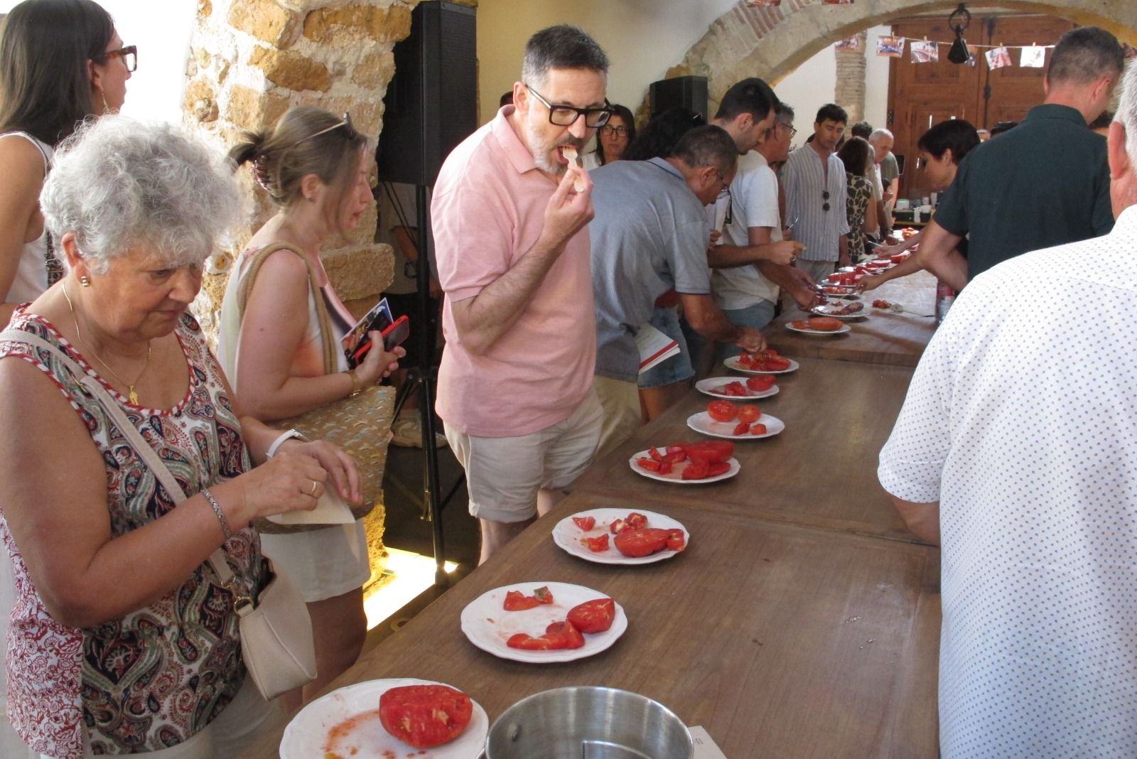 La Marina Alta rinde culto al agricultor local eligiendo su mejor tomate