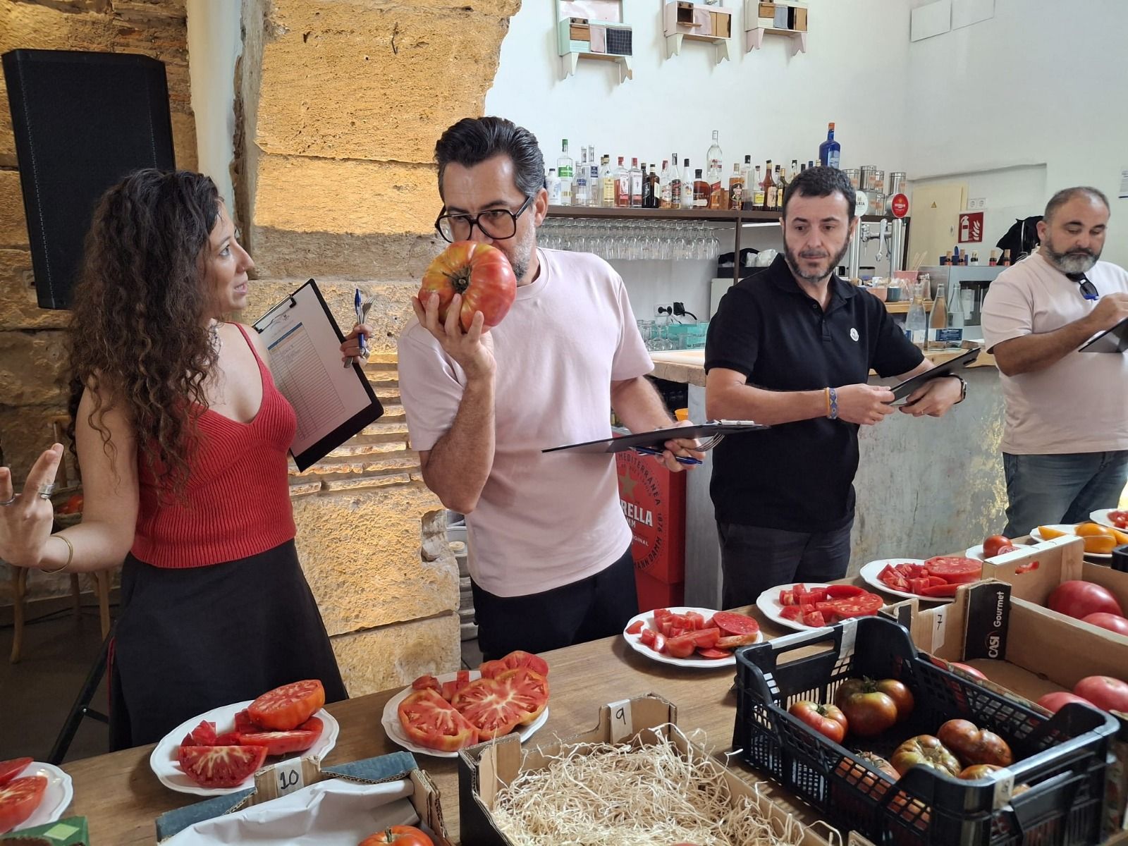 La Marina Alta rinde culto al agricultor local eligiendo su mejor tomate