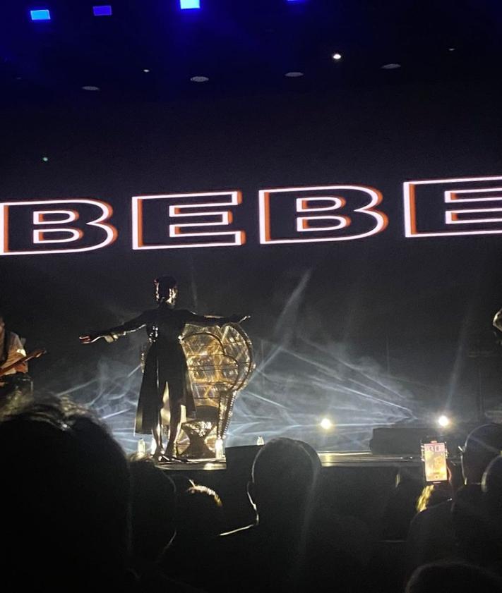 Imagen secundaria 2 - Varios momentos del concierto. 