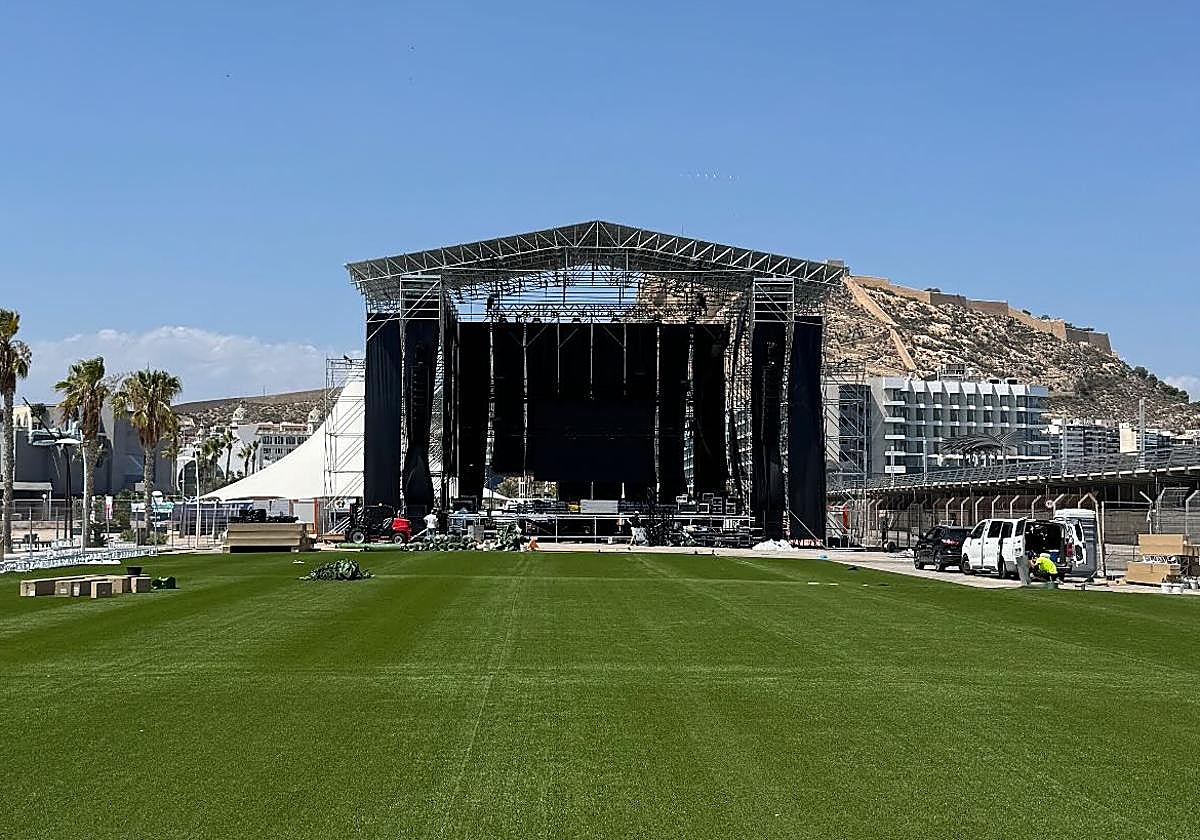 Escenario del Reggaeton Millennial Fest en el Muelle 12 de Alicante.