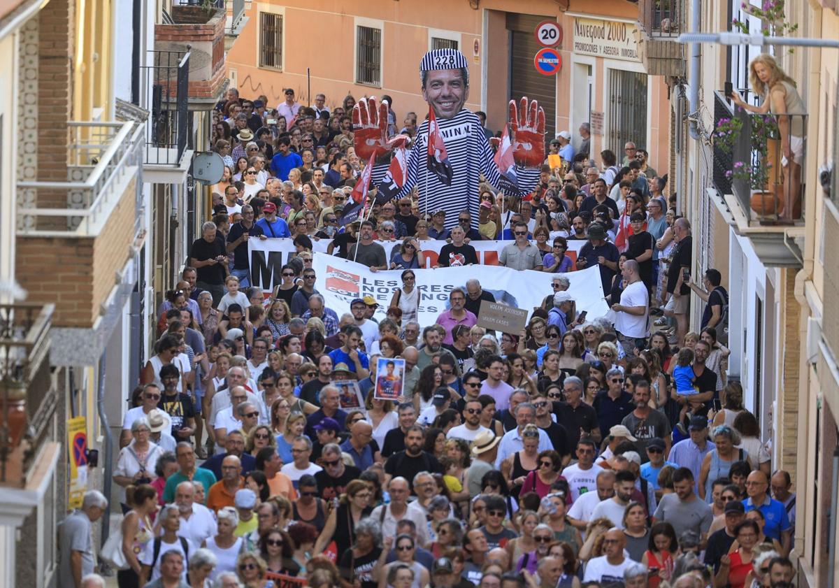 Imagen principal - Novena manifestación contra Mazón.