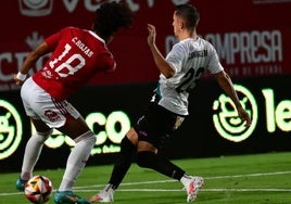 Carlos Rojas hace un recorte en el Real Murcia-Córdoba
