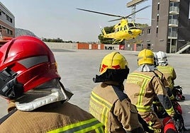 Los Bomberos de Alicante, durante unos ejercicios.