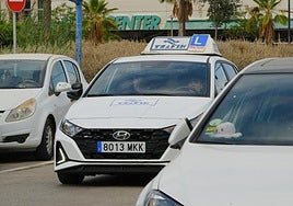 Coche de autoescuela en Alicante