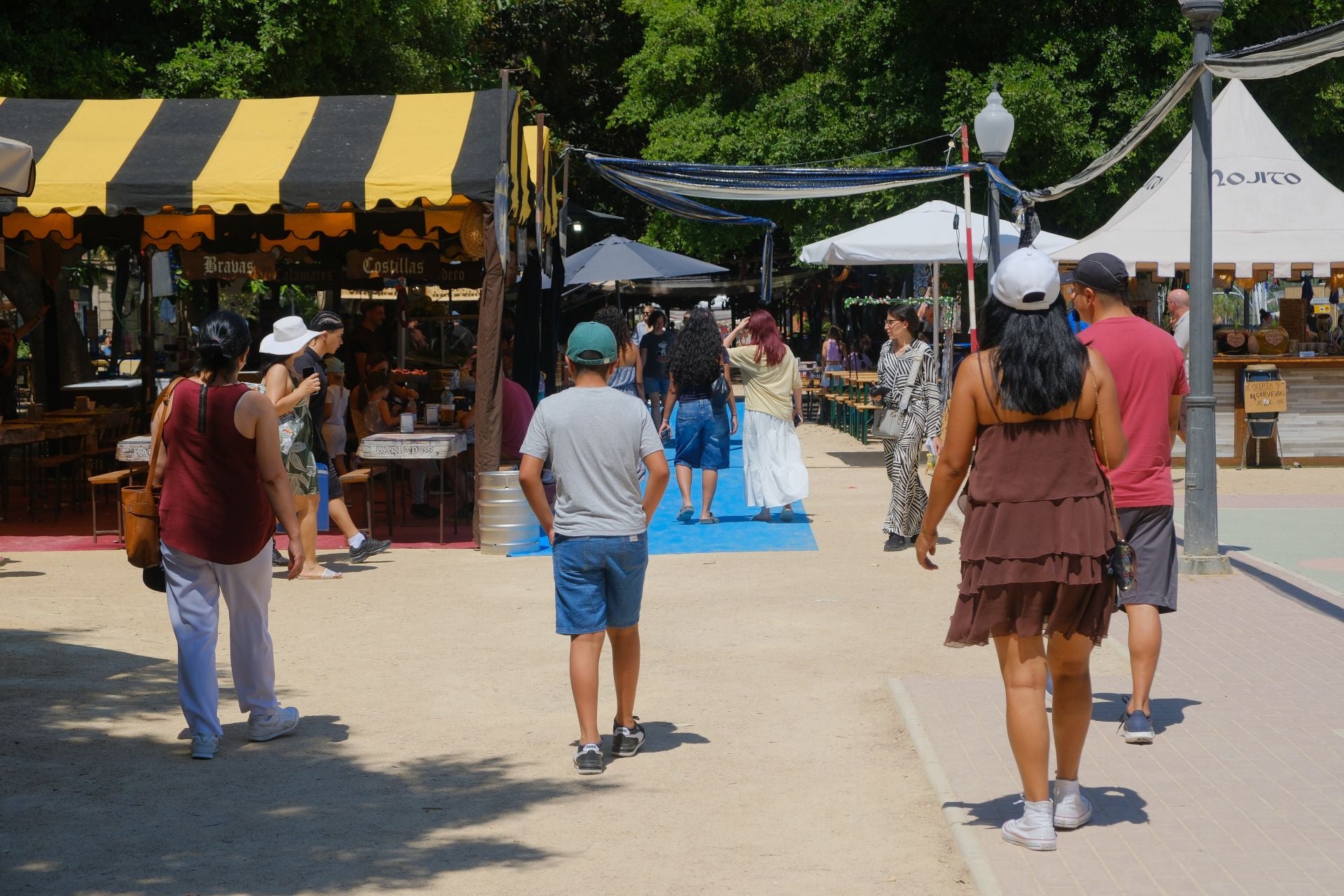 El paseo de Canalejas se transforma en el gran zoco árabe de Alicante