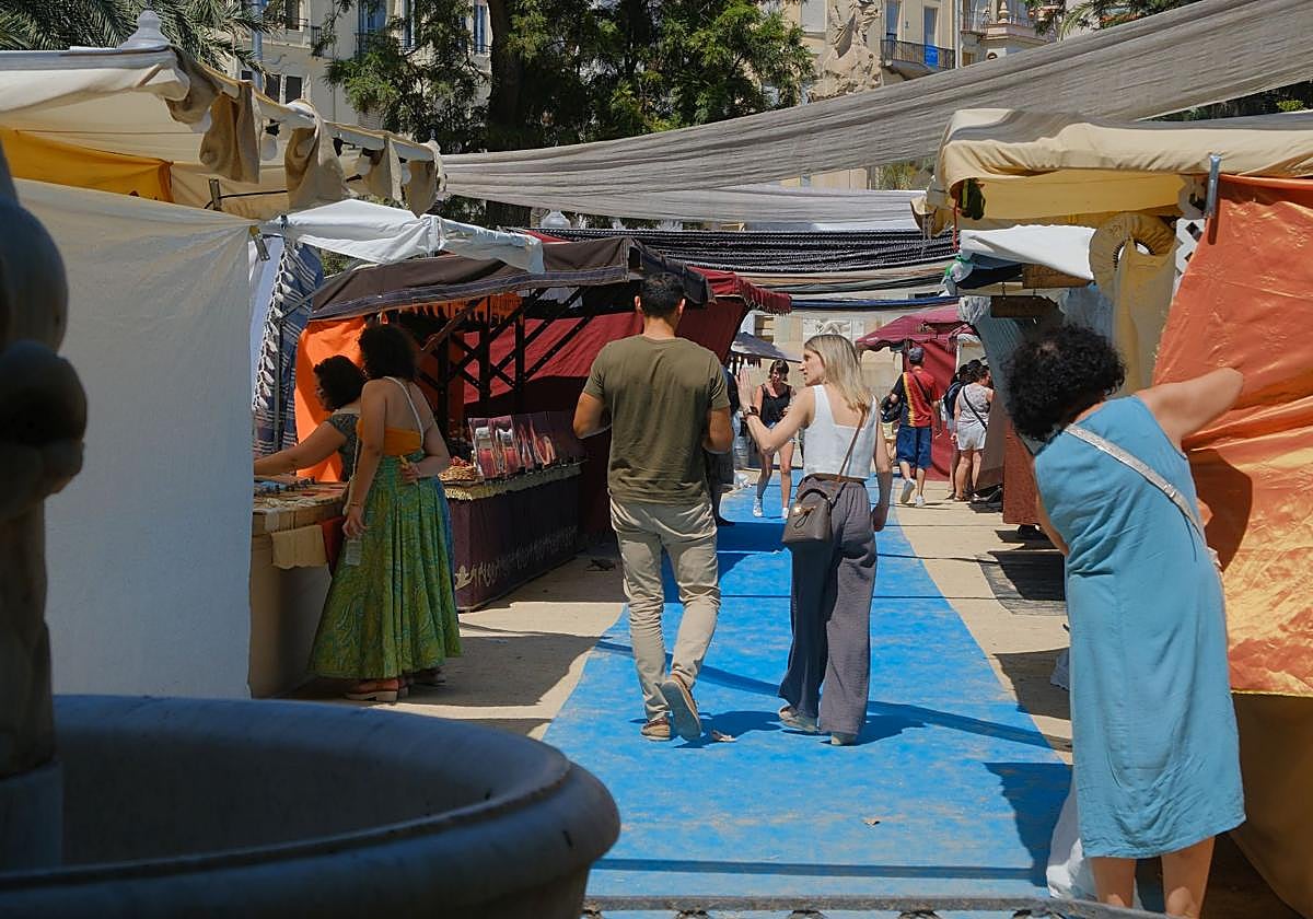 El paseo de Canalejas se transforma en el gran zoco árabe de Alicante